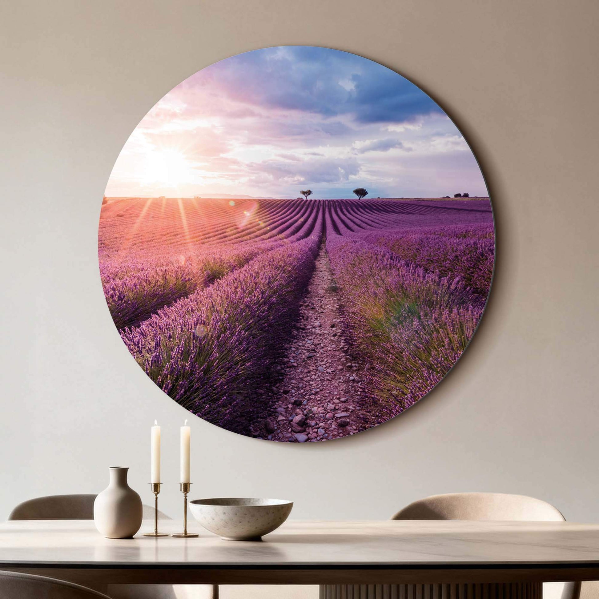Lavender Horizon - Muurcirkel met lavendelvelden in zacht avondlicht; rustieke muurcirkels en wandcirkels voor huisdecor.