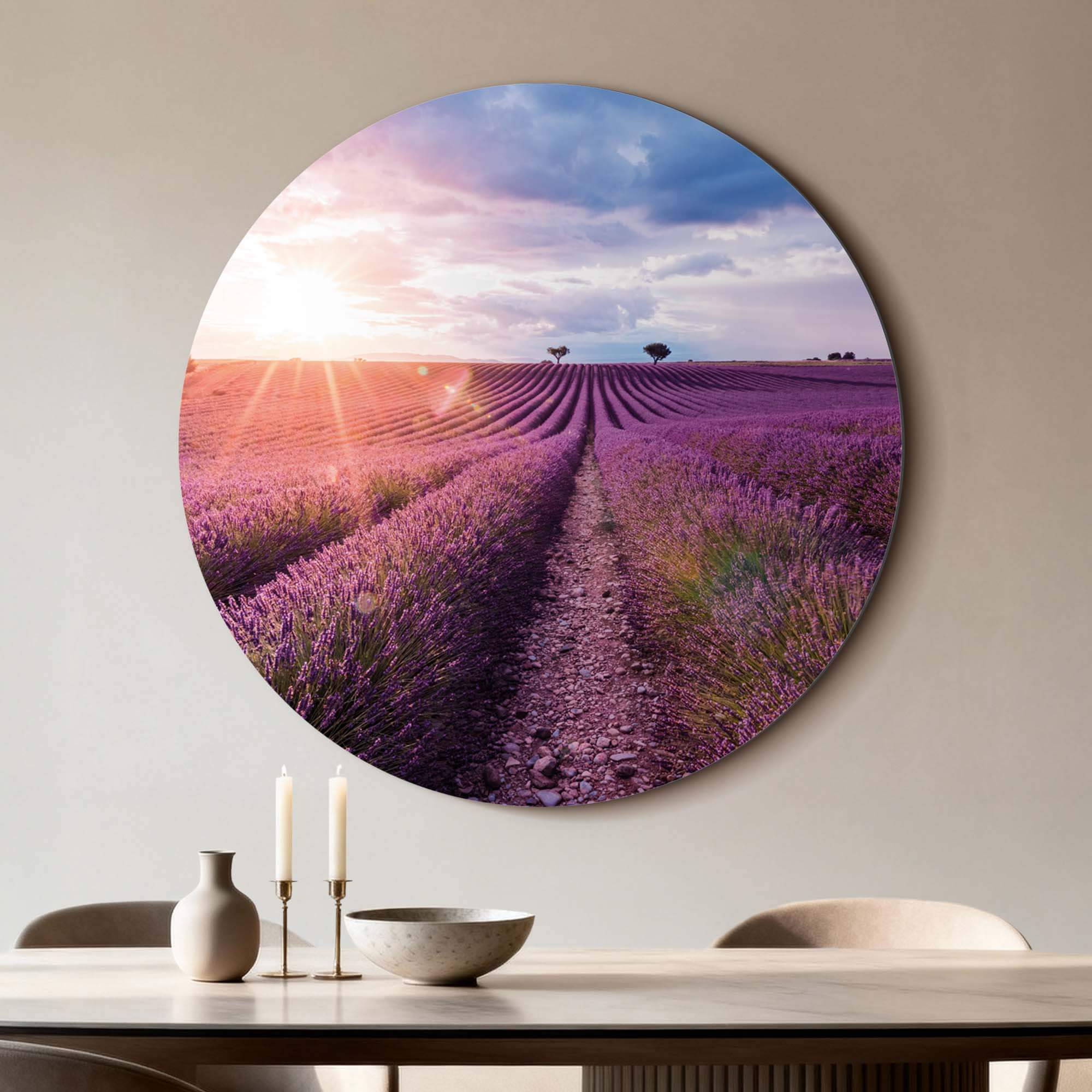 Lavender Horizon - Muurcirkel met lavendelvelden in zacht avondlicht; rustieke muurcirkels en wandcirkels voor huisdecor.