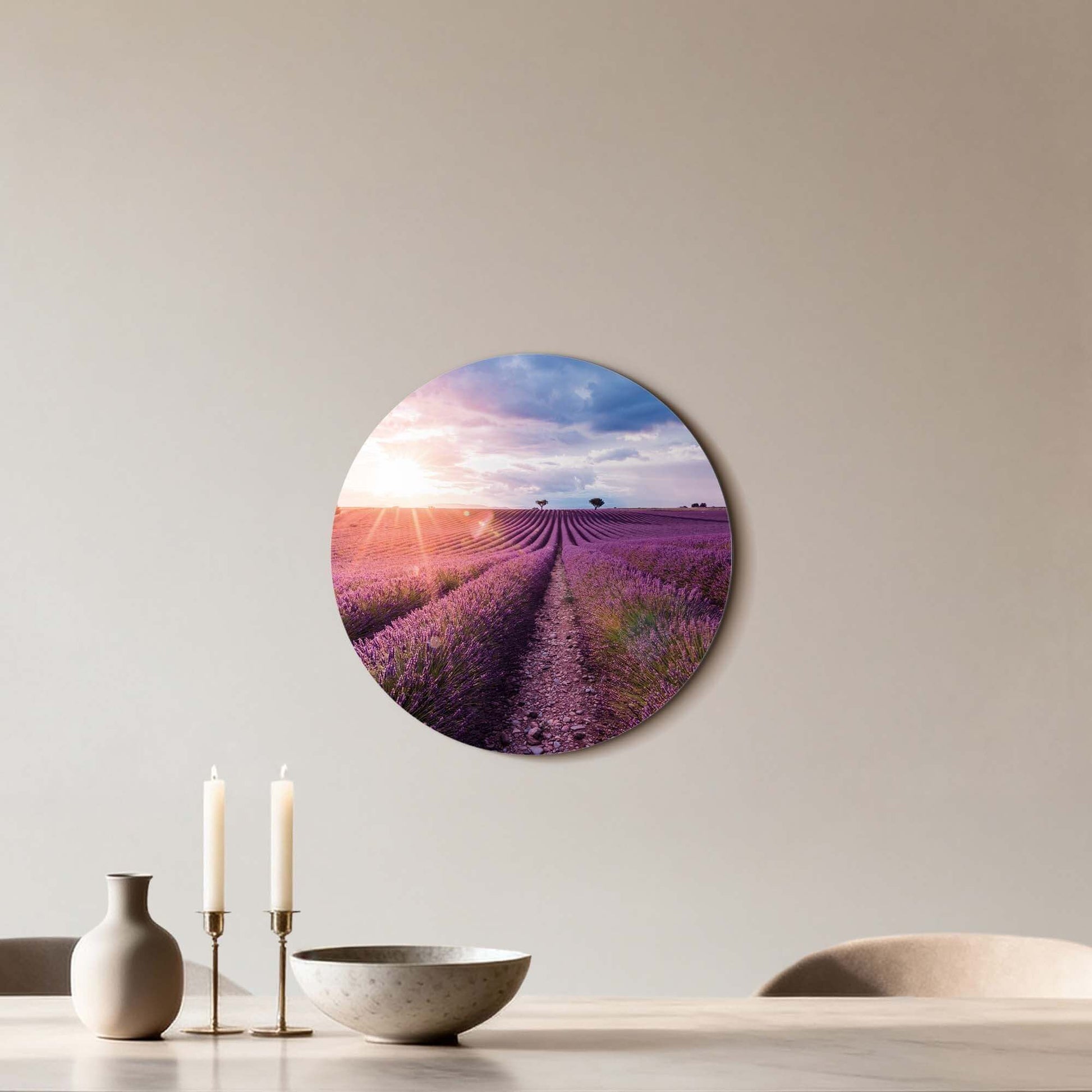 Lavender Horizon - Muurcirkel met lavendelvelden, ideaal voor keuken of eetkamer. Sfeervolle wandcirkel voor rust en romantiek.