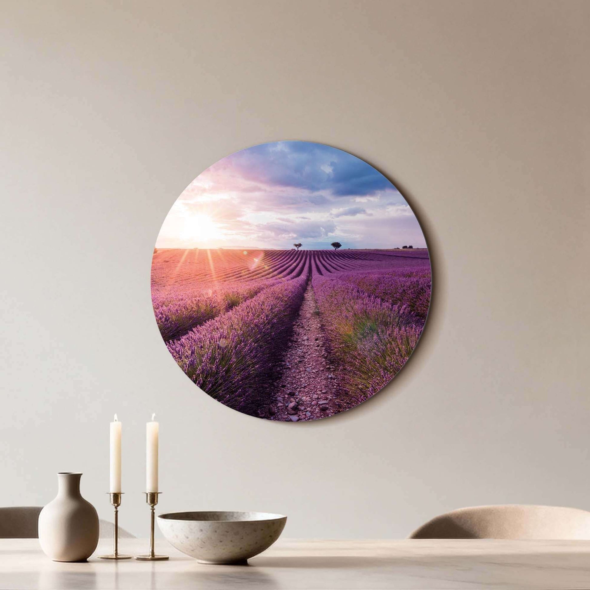 Lavender Horizon - Muurcirkel met lavendelvelden in avondlicht, rustgevend wandcirkel voor keuken of eetkamer.