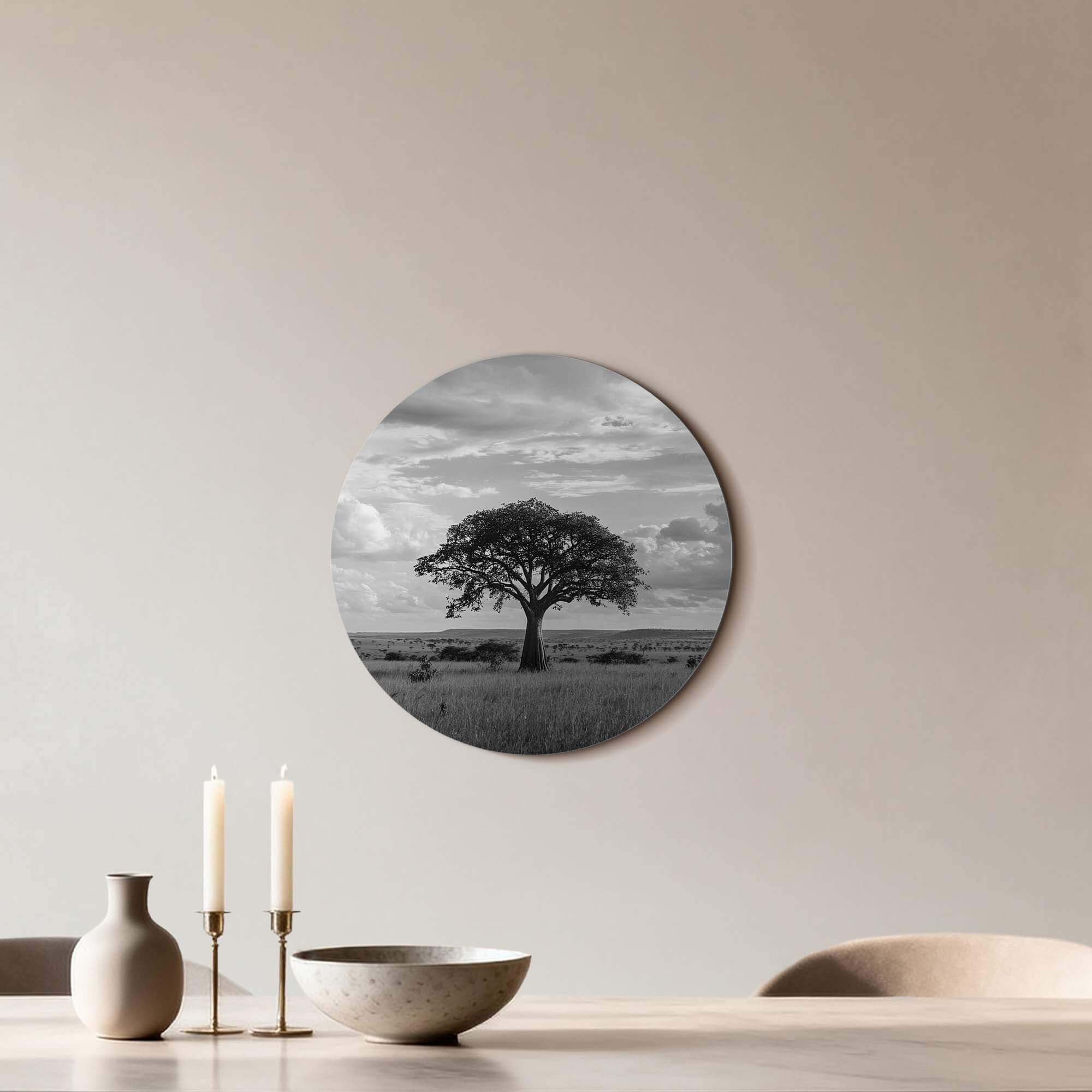 Lone Horizon - Muurcirkel: serene zwart-wit wandcirkel van een boom voor stijlvolle interieurs. Perfect voor keuken, eetkamer en woonkamer.