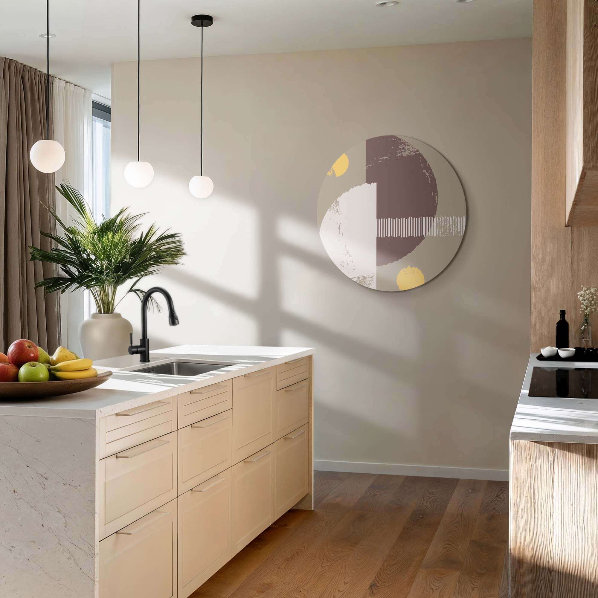Lunar Balance - Muurcirkel in moderne keuken met abstract design, aardetinten en goud. Eyecatcher Muurcirkels voor wanddecoratie.