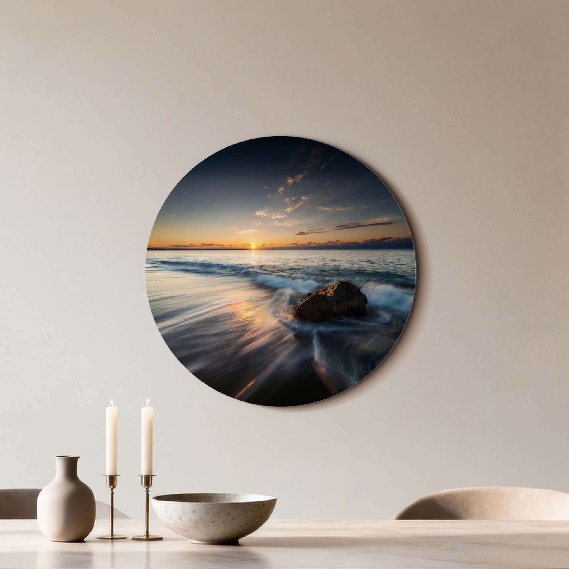 Ocean Whisper – Muurcirkel met een serene zee en zonsondergang voor een stijlvolle wanddecoratie.