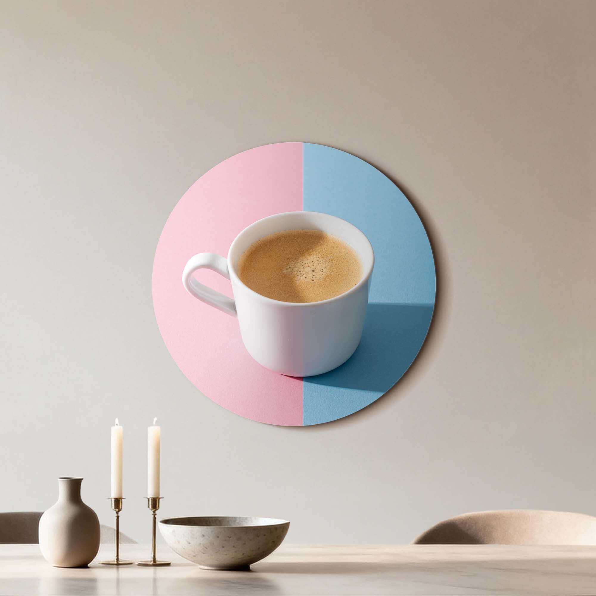 Pastel Coffee Moment - Muurcirkel met verse koffie op pastelwand, ideaal voor moderne keuken, wandcirkel decoratie.