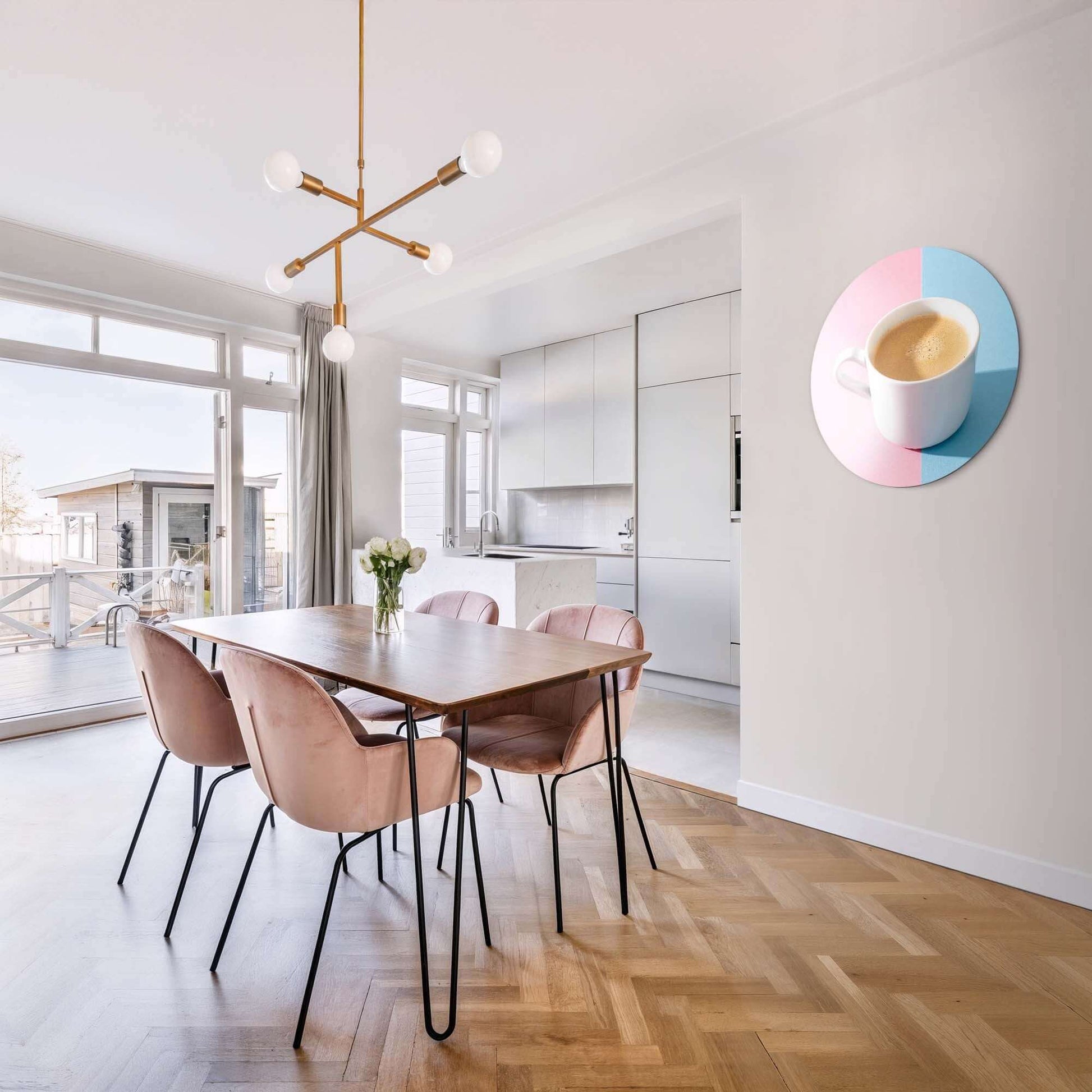 Pastel Coffee Moment - Muurcirkel in een moderne keuken met een kop koffie op een pastelachtergrond, ideaal voor Muurcirkels of Wandcirkel decor.