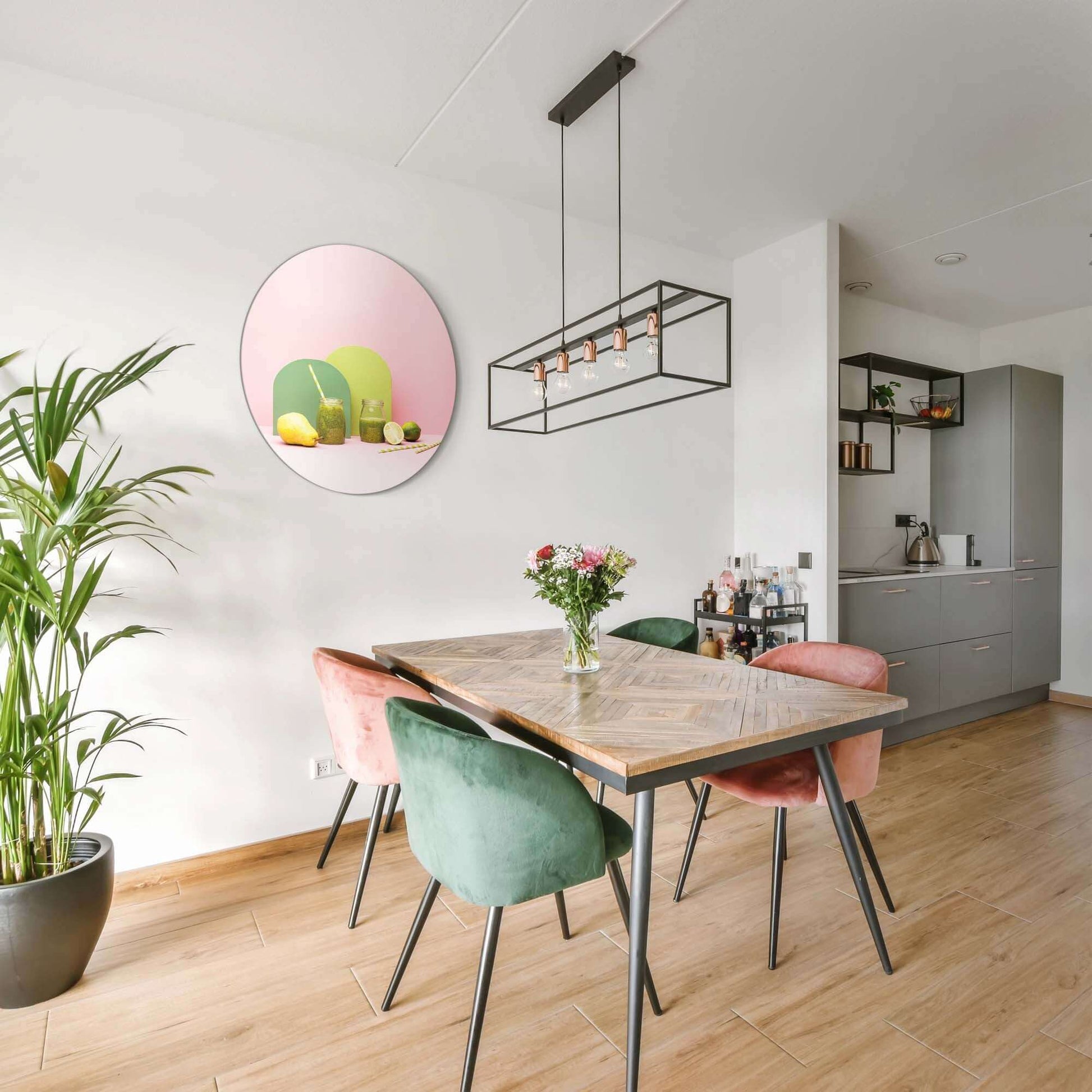 Pear Lime Blend - Muurcirkel in moderne keuken met kleurrijke pastelkleuren, perfecte decoratie voor keuken of eethoek, wandcirkel stijl.
