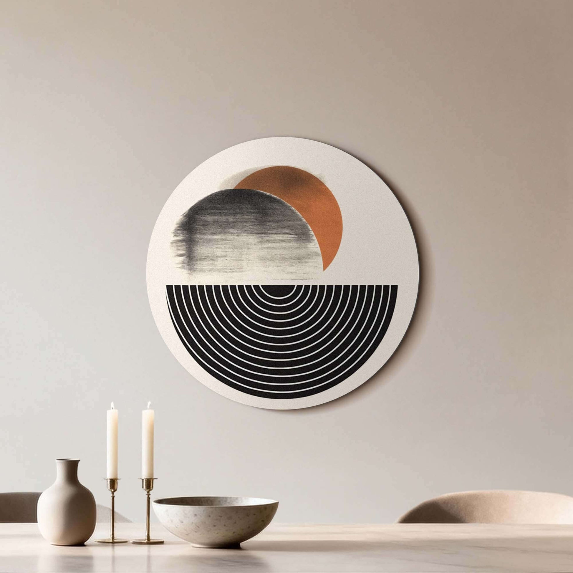 Retro Horizon - Muurcirkel in beige met grafische zwarte en oranje vormen, stijlvolle wandcirkel voor keuken of woonkamer decor.