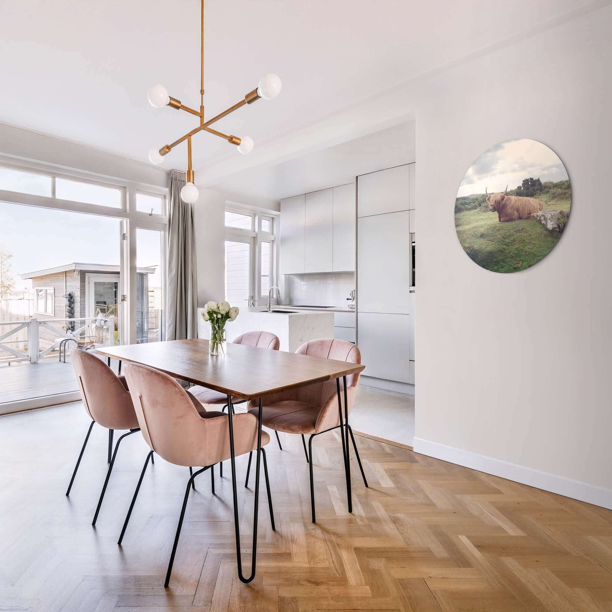 Rustige Hooglander in de natuur – Muurcirkel