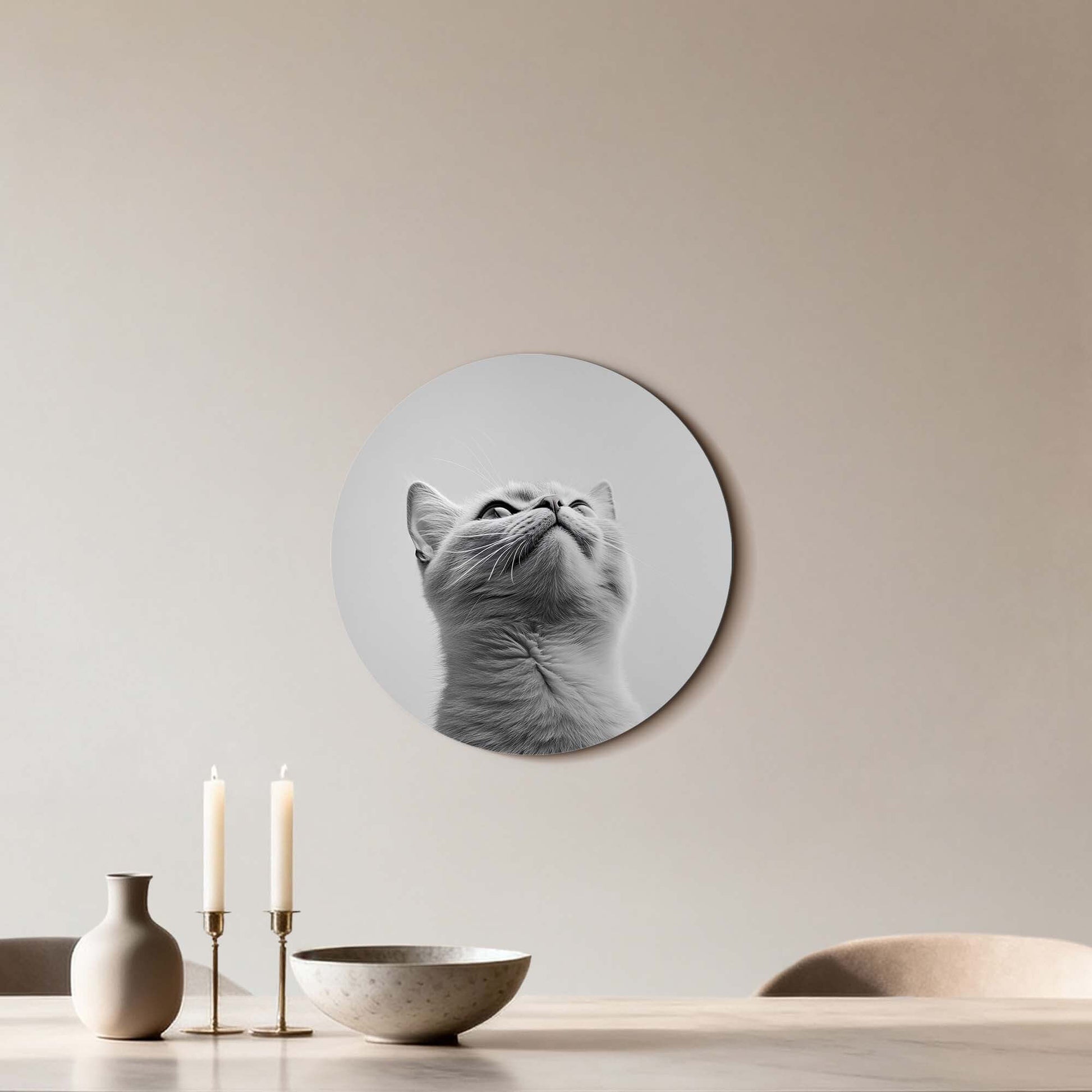 Silver Whisker – Muurcirkel, stijlvolle muurcirkel van een grijze kat voor elk interieur.