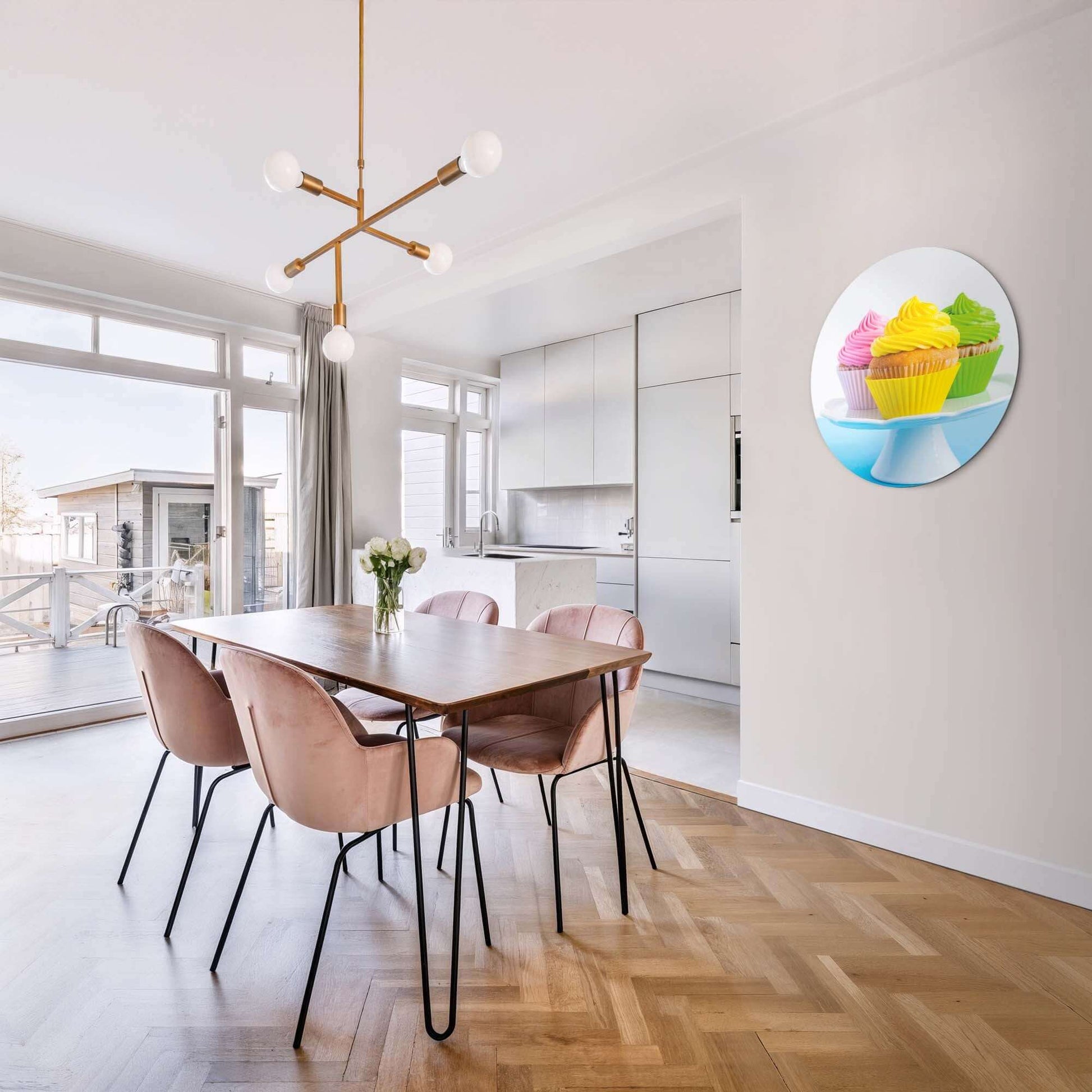 Sweet Swirl Trio - Wandkreis mit bunten Cupcakes als Wanddekoration im modernen Esszimmer. Ideal für die Küche zum Aufhellen, Wandkreis Dekor.