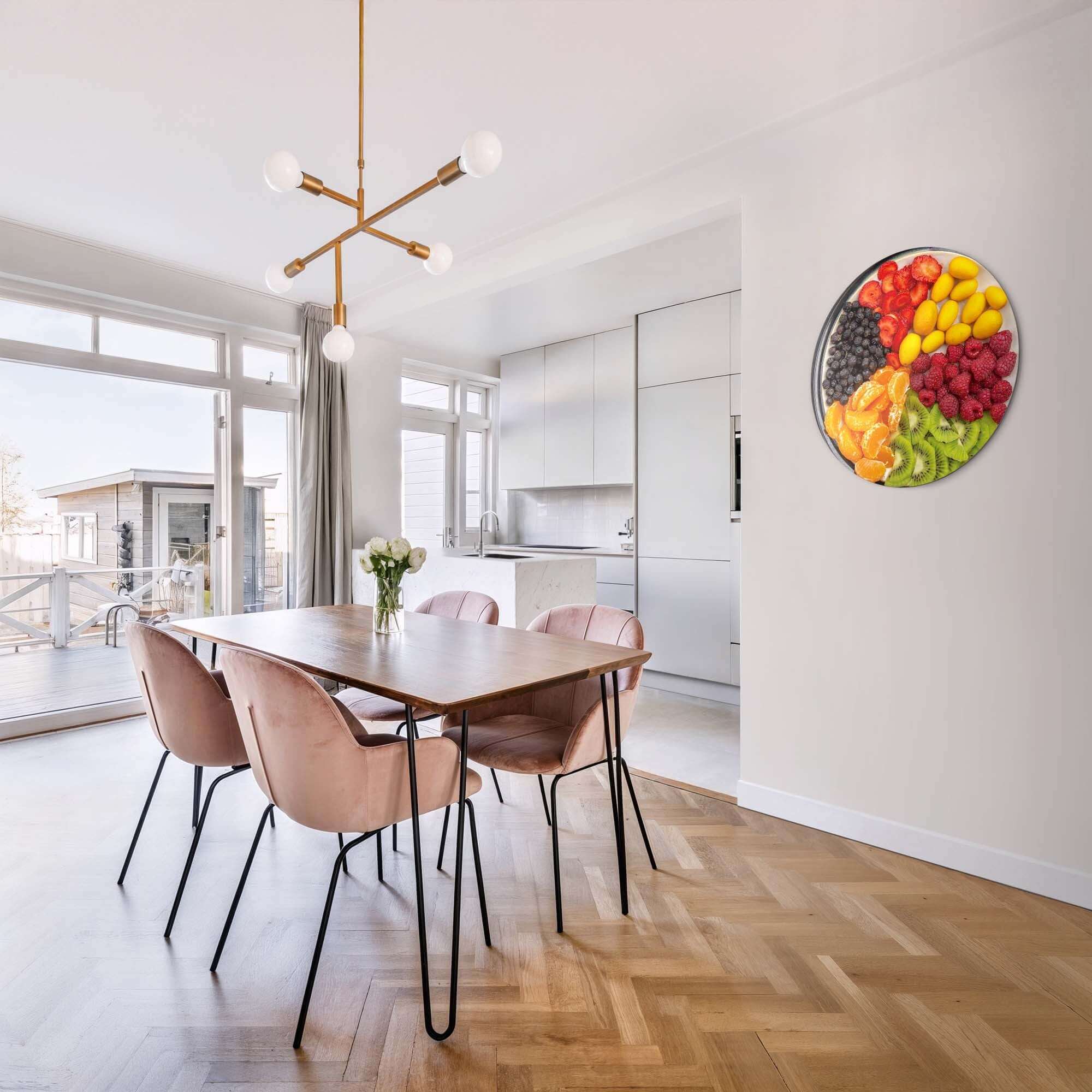 Vibrant Fruit Medley - Wandkreis als bunter Wandkreis in einem modernen Esszimmer, ideal für Küche und Frühstücksecke. Wandkreise Dekoration.
