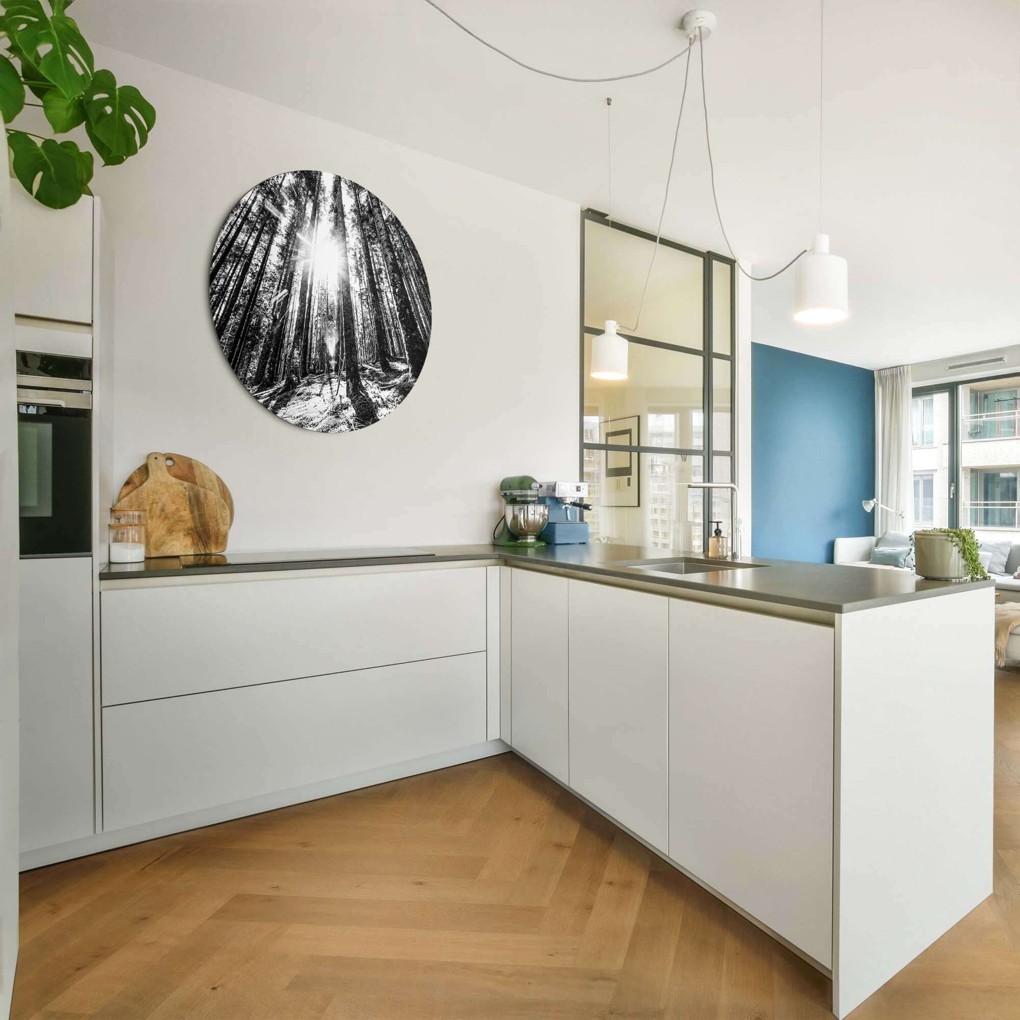 Whispering Pines - Muurcirkel, zwart-wit muurcirkel, serene sfeer in moderne keuken, onderdeel van Muurcirkels collectie.