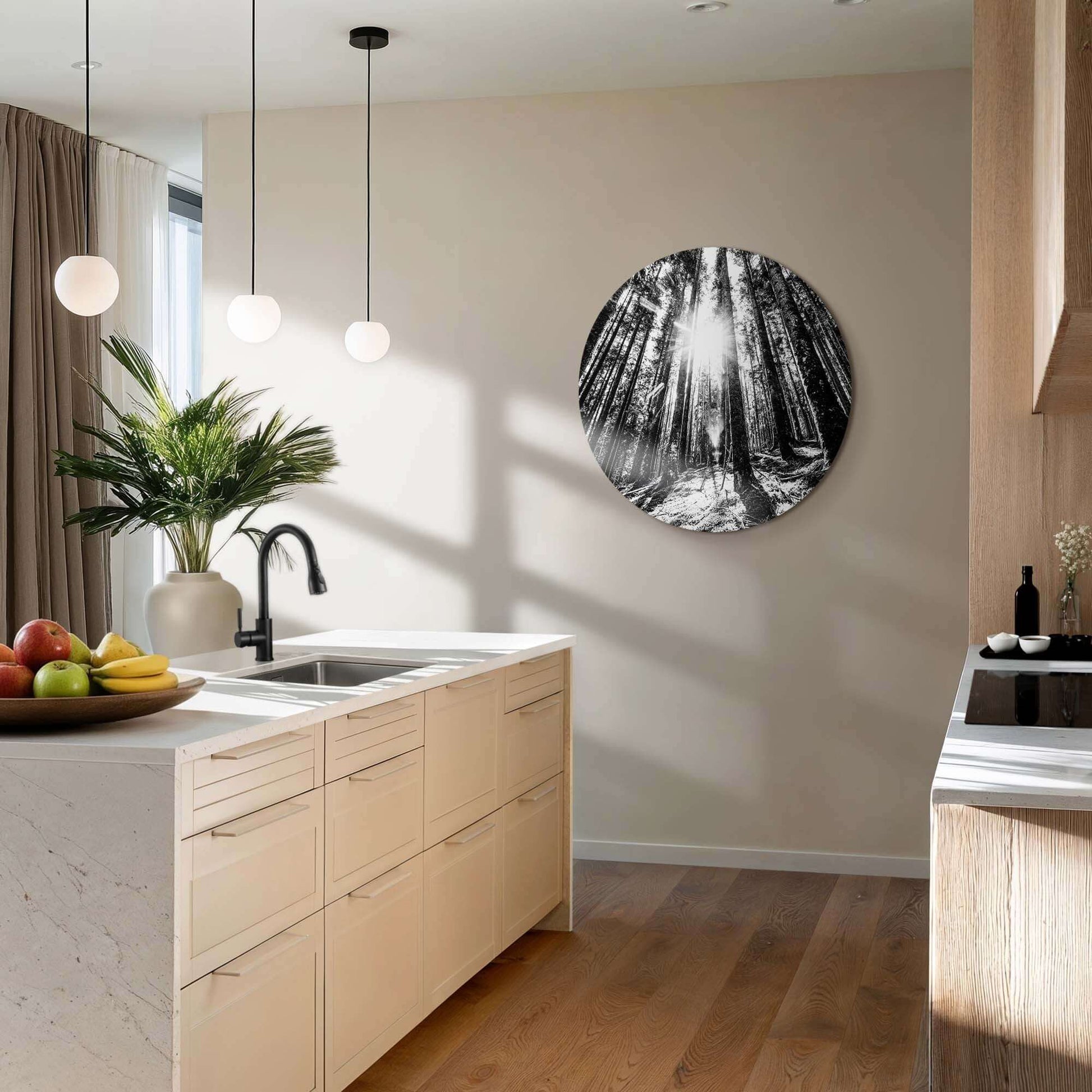 Whispering Pines - Muurcirkel in keukeninterieur, serene zwart-wit boswandcirkel, rustiek kunstwerk voor moderne woonruimtes.