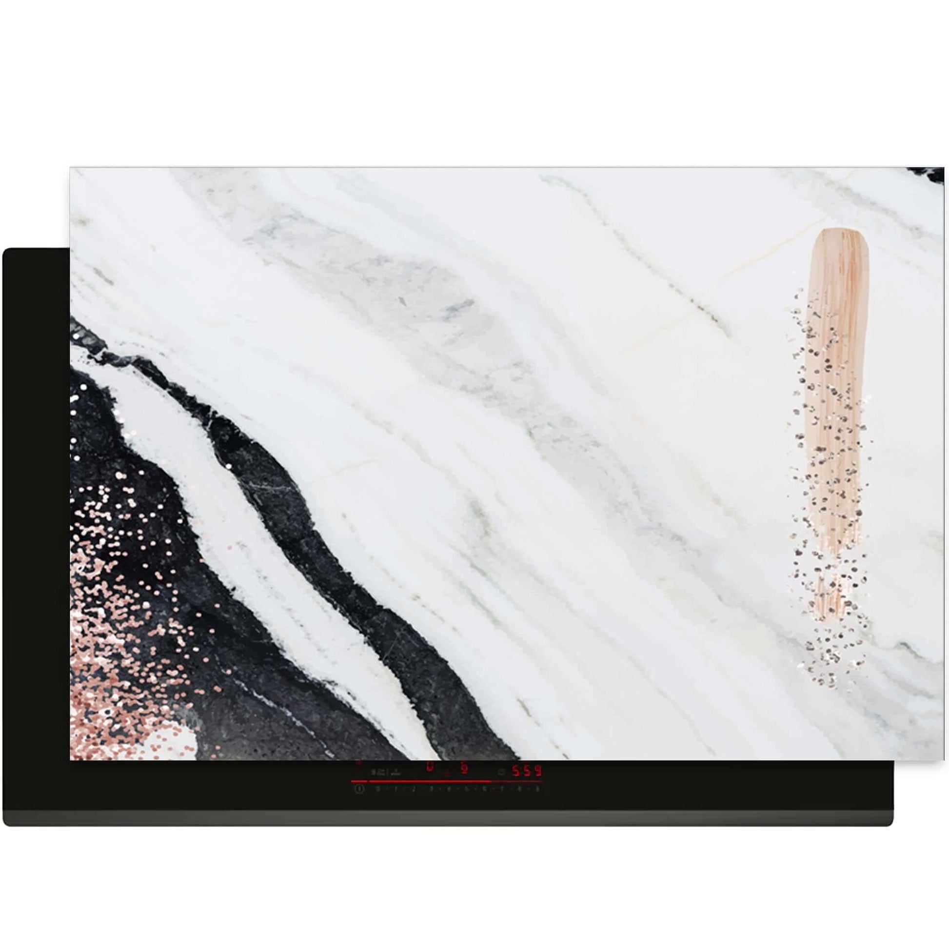 Close-up van de Marble Blush Inductie Beschermer met marmerlook, blush en bronzen accenten