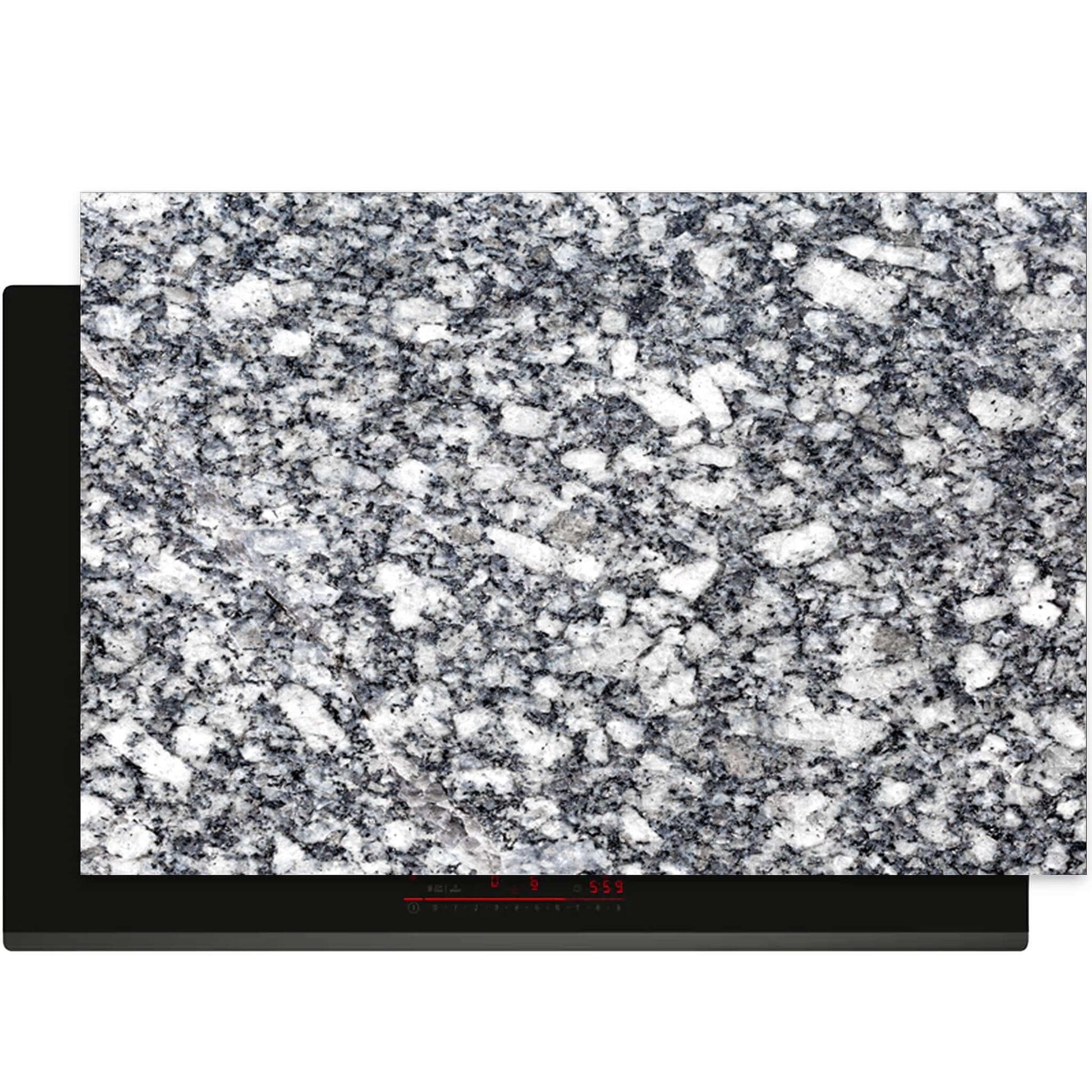 Bovenaanzicht van de Midnight Granite inductiebeschermer met granietlook