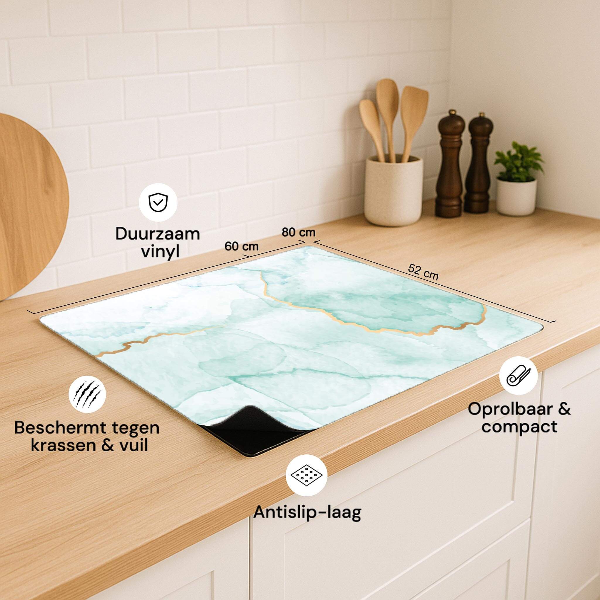 Misty Jade inductie beschermer met afmetingen en kenmerken weergegeven in een keukenomgeving