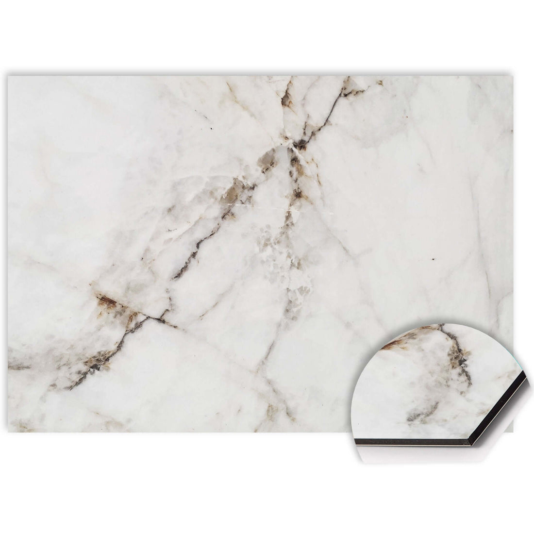 Wit marmer spatscherm keuken met subtiele aders in detailweergave