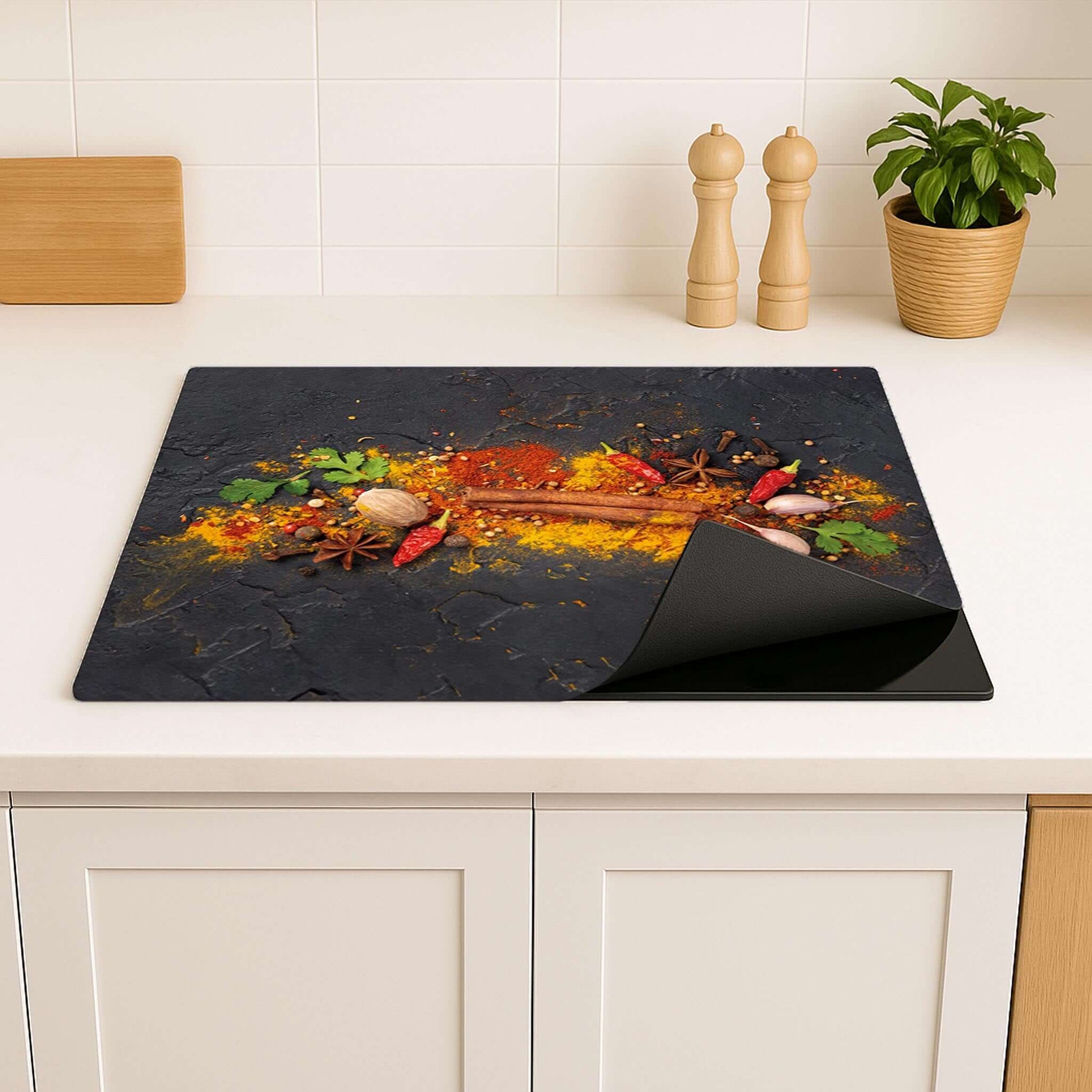 Detailweergave van de Spice Canvas inductie beschermer met opgerolde hoek.