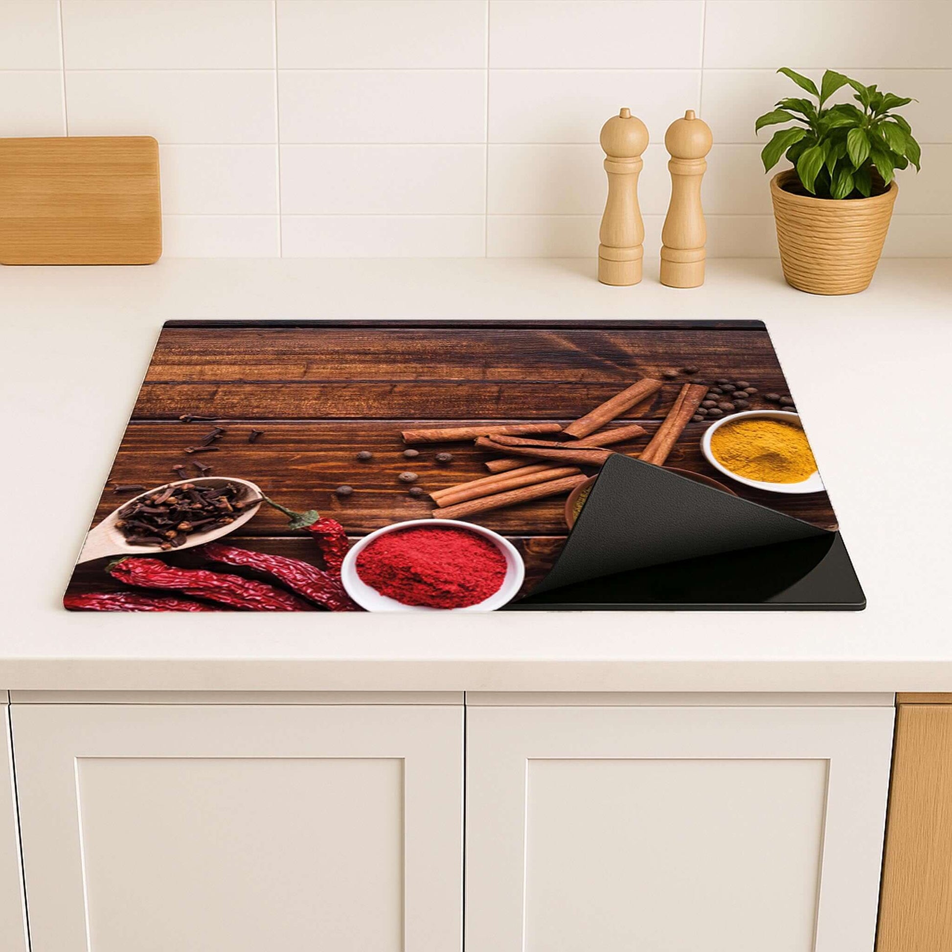 Detail van Warm Spice Harmony inductie beschermer met opgerolde hoek